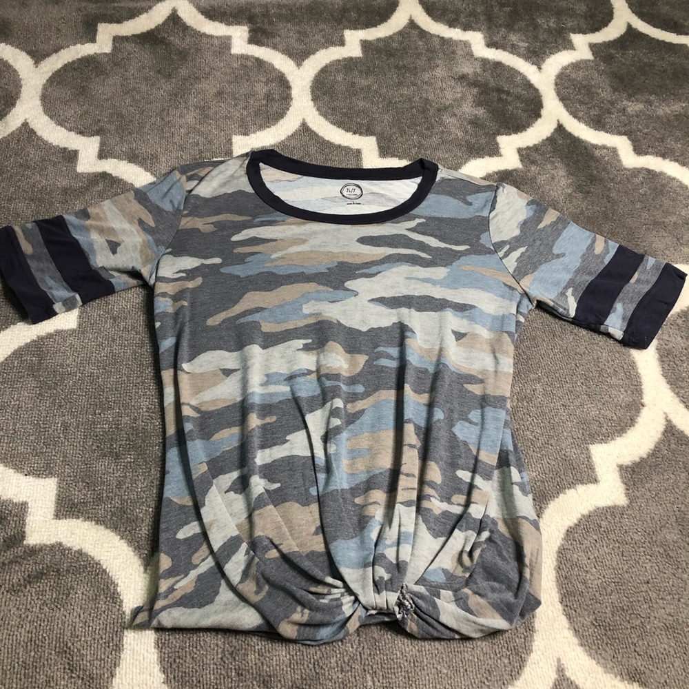 Maurices Shirt 24/7 Womens Large Tie Knot Camouflage Shirt
